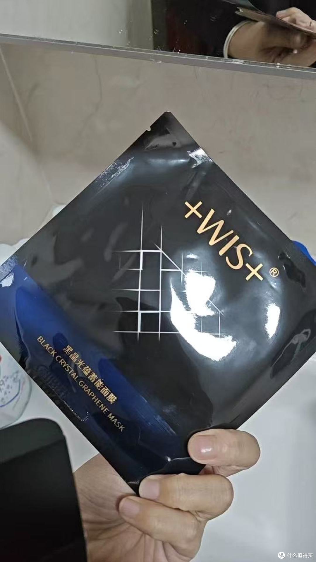 熬夜垮脸急救|WIS 黑晶面膜,敷完紧致亮到发光✨
