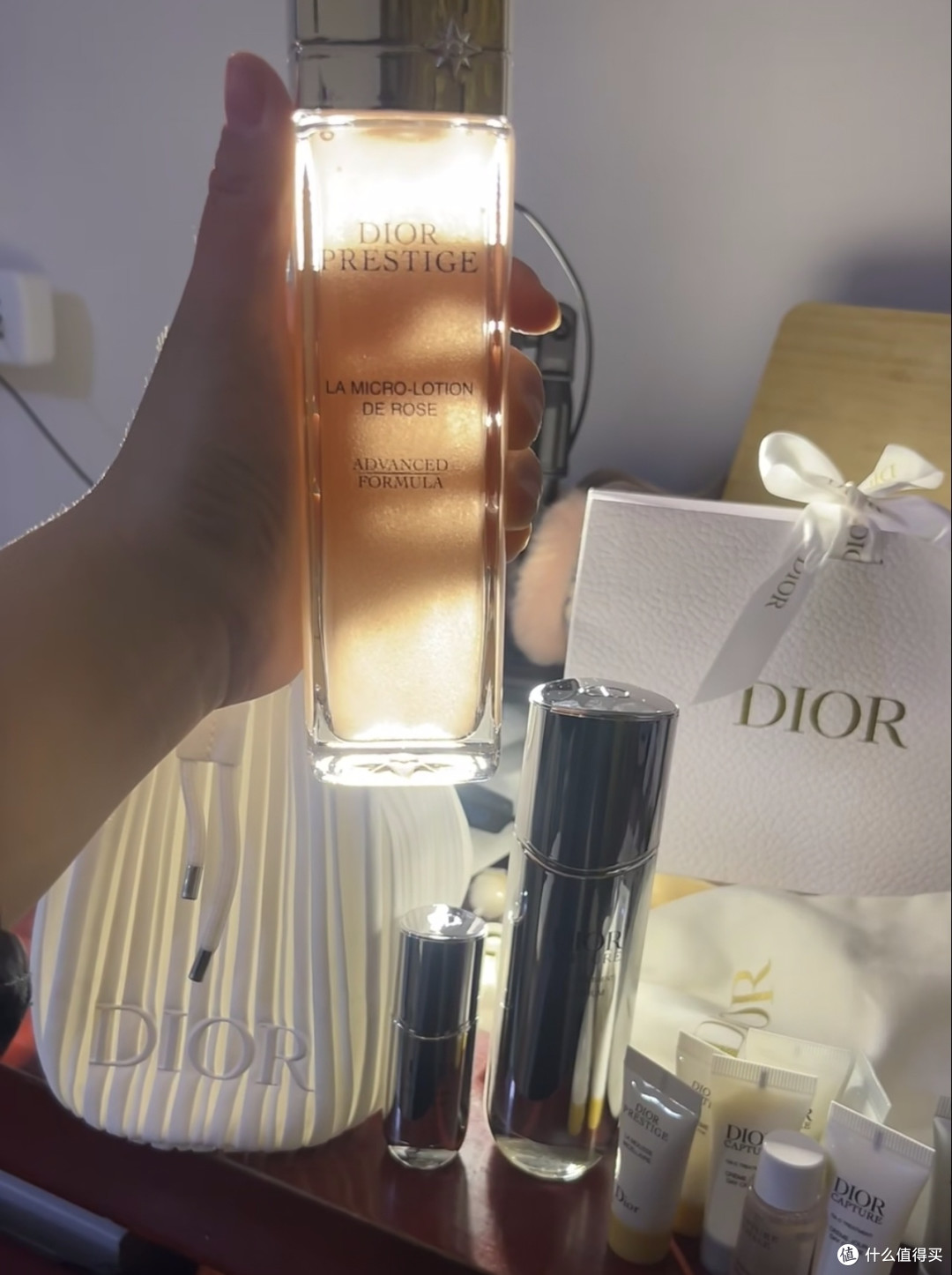 迪奥花蜜精华水：混干皮的理想选择
