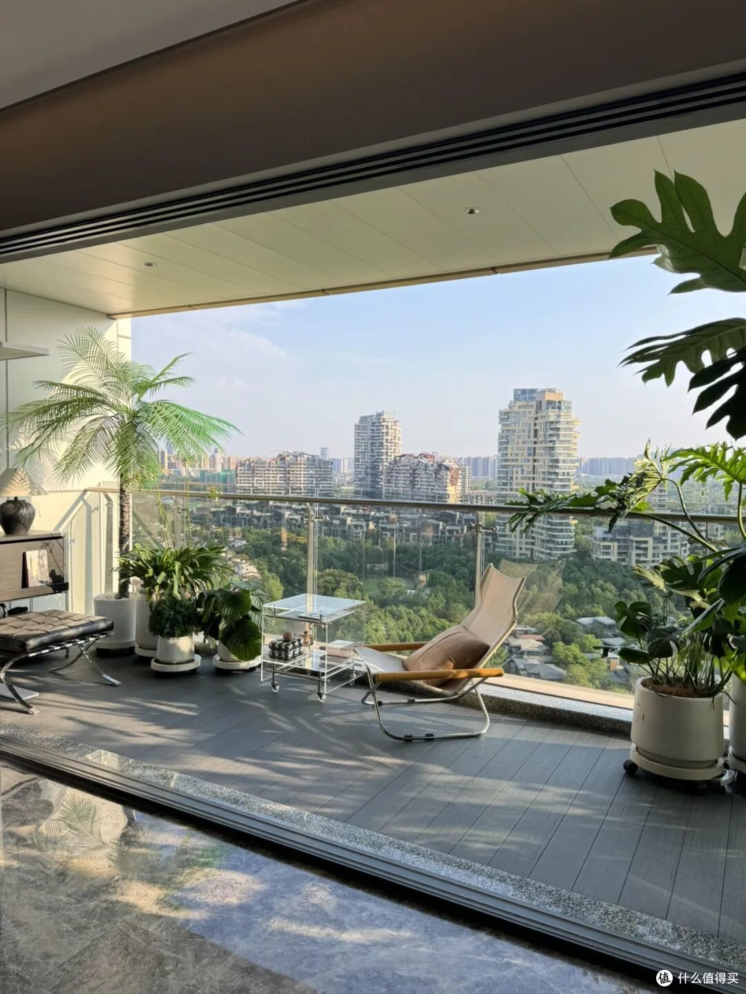 不听劝,我坚持开放式阳台,现在入住两年,发现不封阳台太爽了!