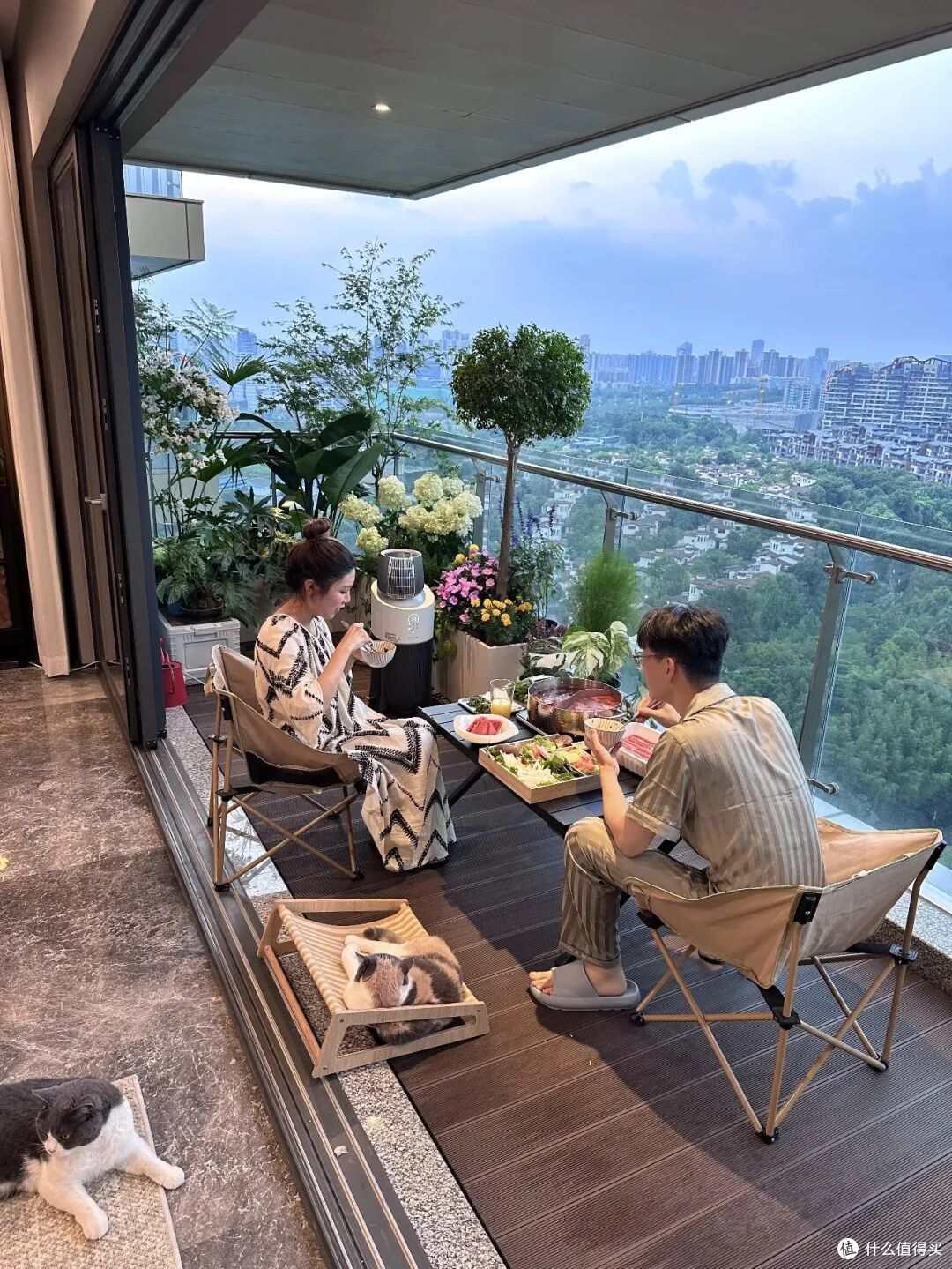 不听劝,我坚持开放式阳台,现在入住两年,发现不封阳台太爽了!