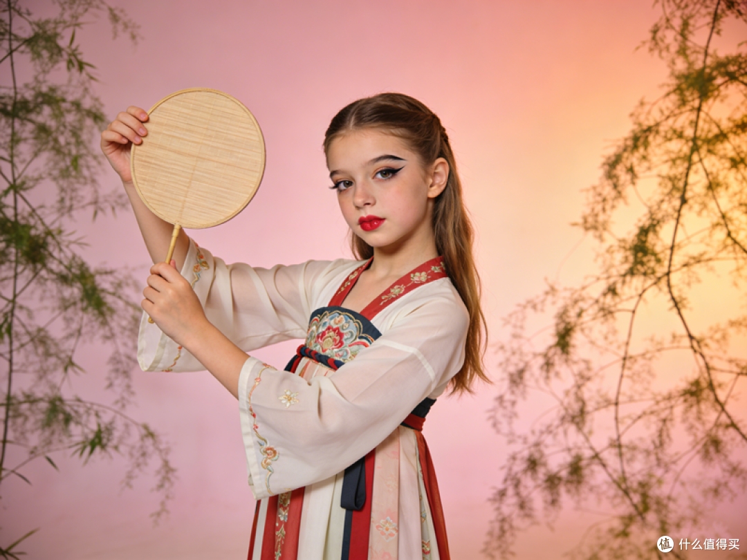 美妆商业观察：BLOOM BELLA凭什么成为舞台妆市场新锐？