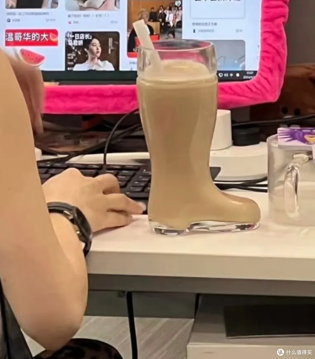 打工人自救指南：只要杯子够疯，办公室就没人敢惹我