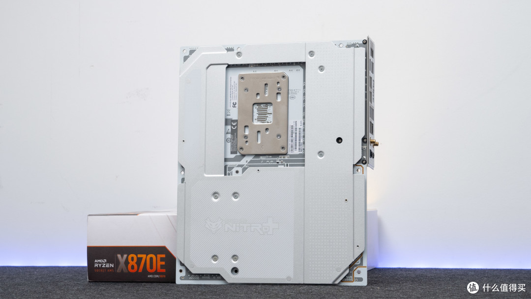 X870E纯白旗舰:蓝宝石氮动极光X870EA Phantomlink PE 主板评测