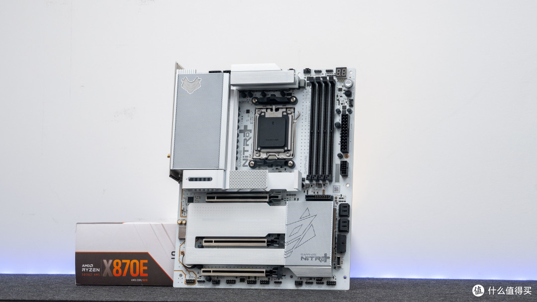 X870E纯白旗舰:蓝宝石氮动极光X870EA Phantomlink PE 主板评测