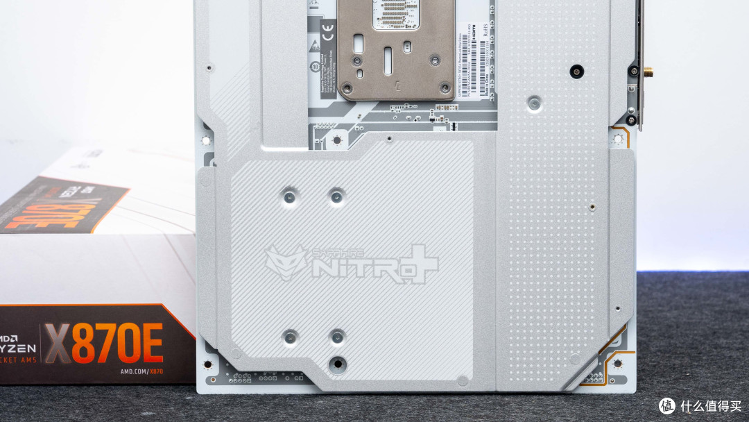 X870E纯白旗舰:蓝宝石氮动极光X870EA Phantomlink PE 主板评测