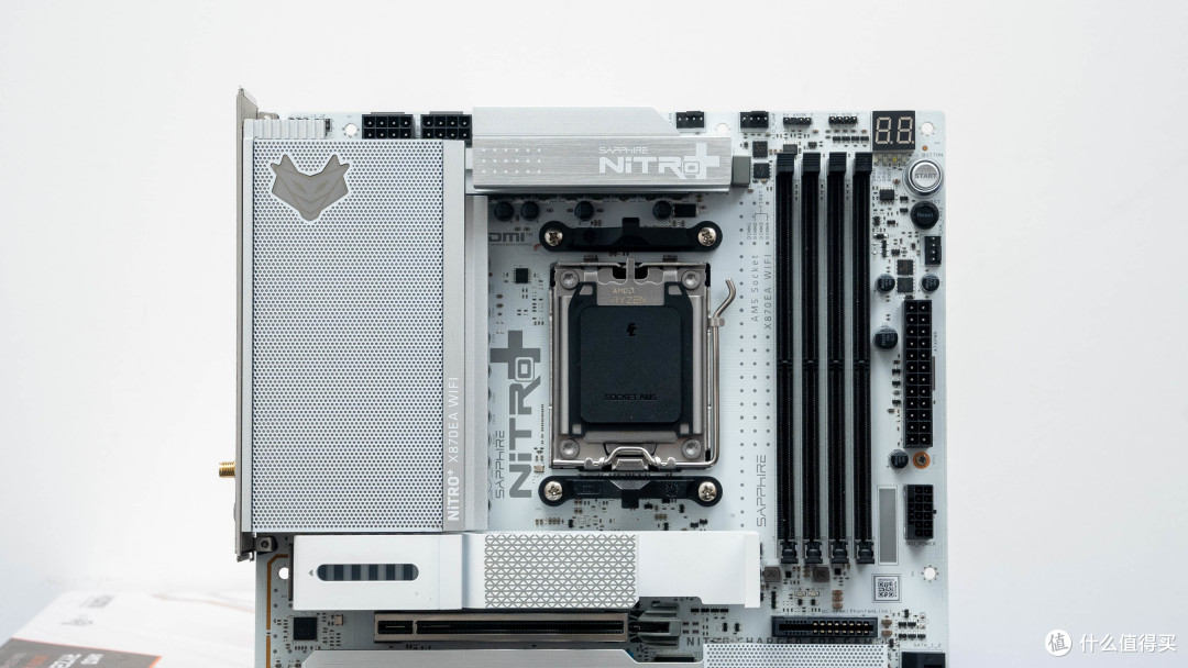 X870E纯白旗舰:蓝宝石氮动极光X870EA Phantomlink PE 主板评测