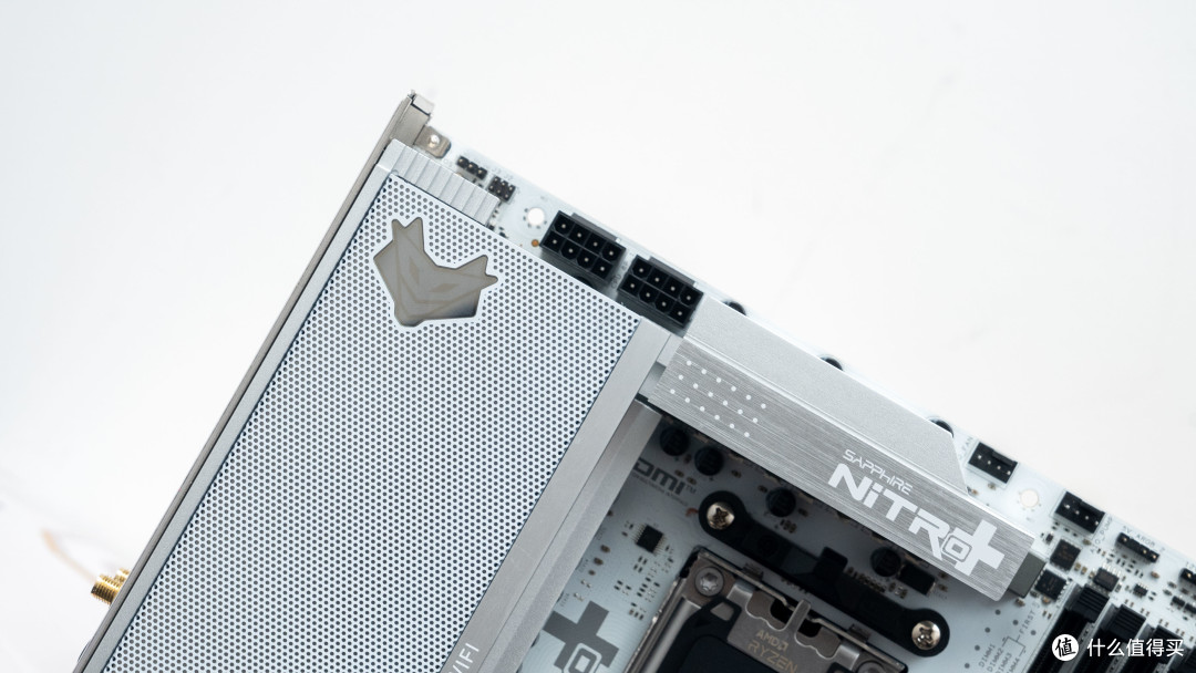 X870E纯白旗舰:蓝宝石氮动极光X870EA Phantomlink PE 主板评测