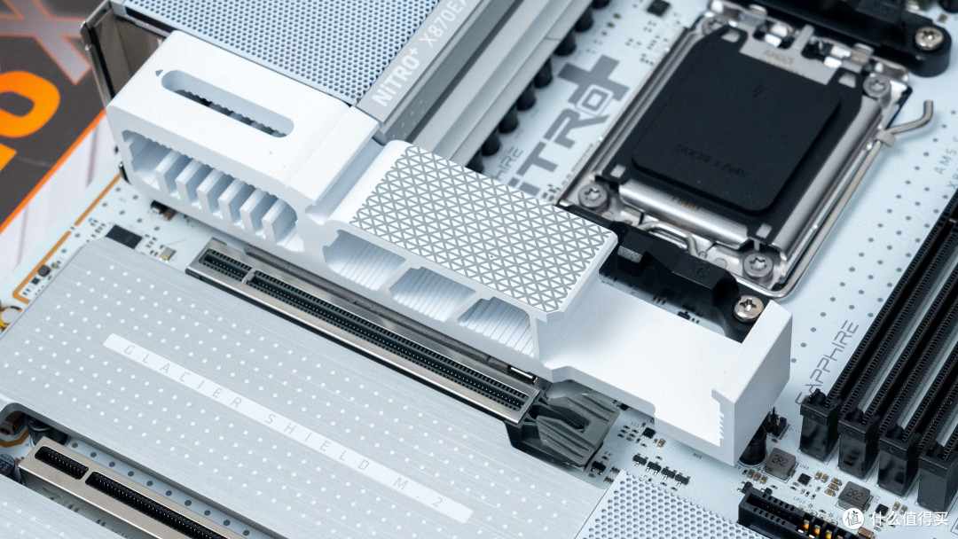 X870E纯白旗舰:蓝宝石氮动极光X870EA Phantomlink PE 主板评测