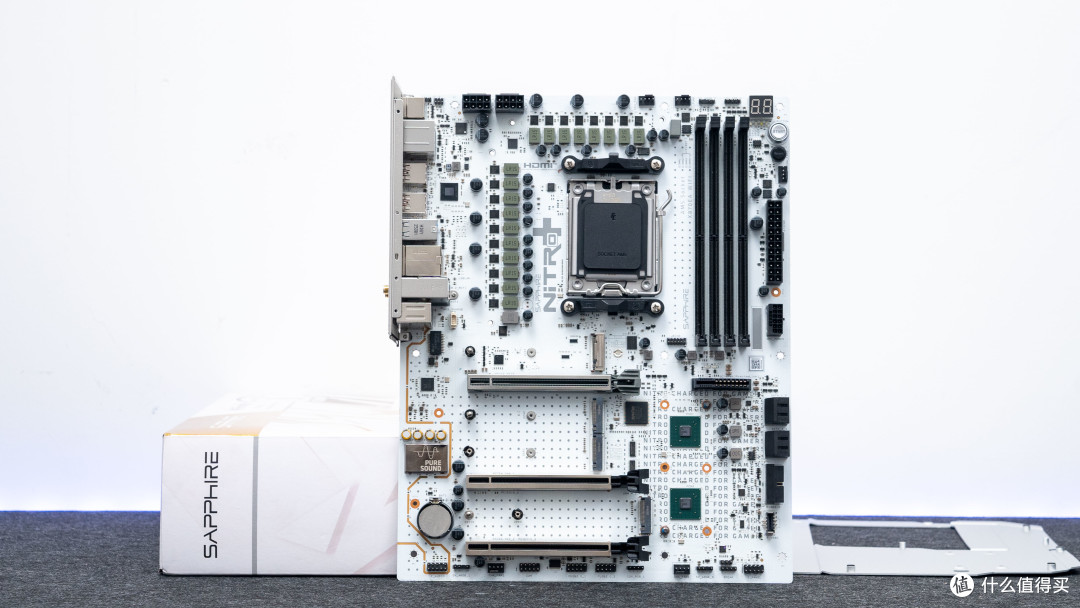 X870E纯白旗舰:蓝宝石氮动极光X870EA Phantomlink PE 主板评测