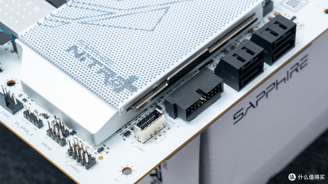 X870E纯白旗舰:蓝宝石氮动极光X870EA Phantomlink PE 主板评测
