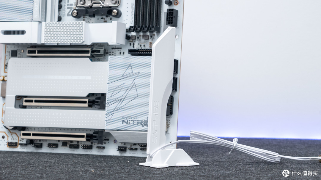 X870E纯白旗舰:蓝宝石氮动极光X870EA Phantomlink PE 主板评测