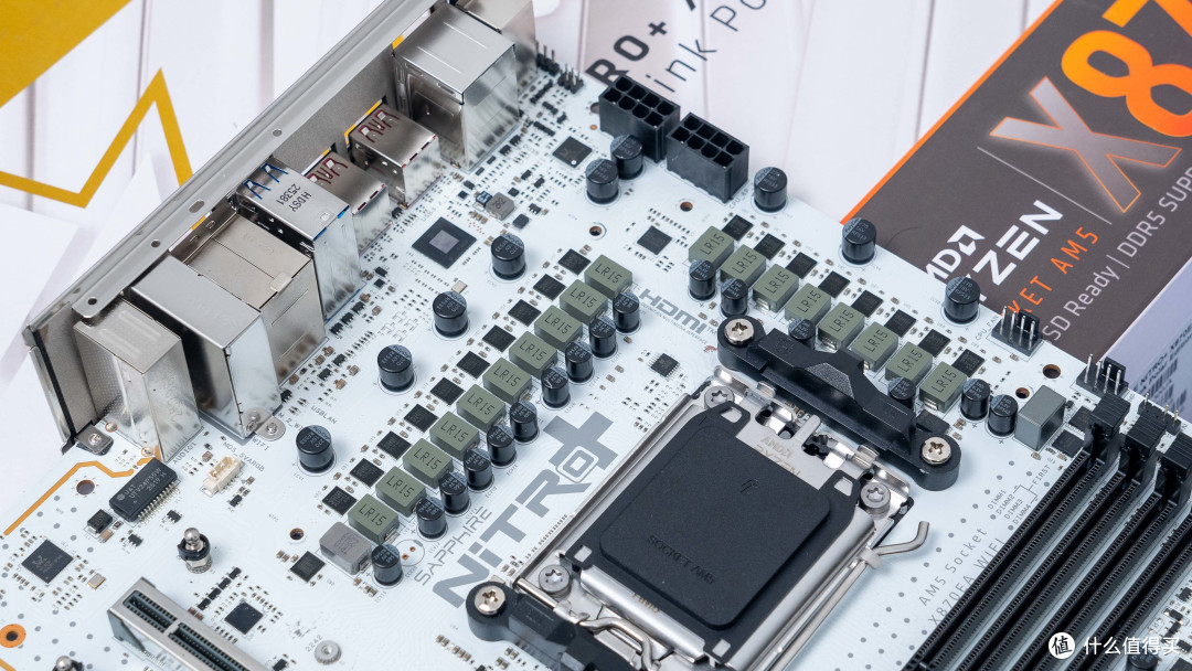 X870E纯白旗舰:蓝宝石氮动极光X870EA Phantomlink PE 主板评测