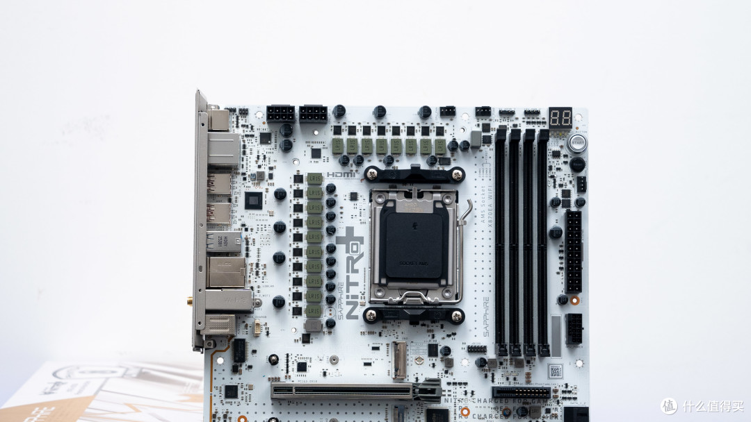 X870E纯白旗舰:蓝宝石氮动极光X870EA Phantomlink PE 主板评测