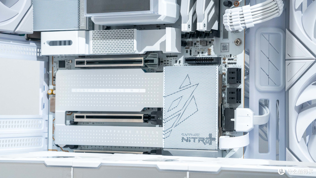 X870E纯白旗舰:蓝宝石氮动极光X870EA Phantomlink PE 主板评测