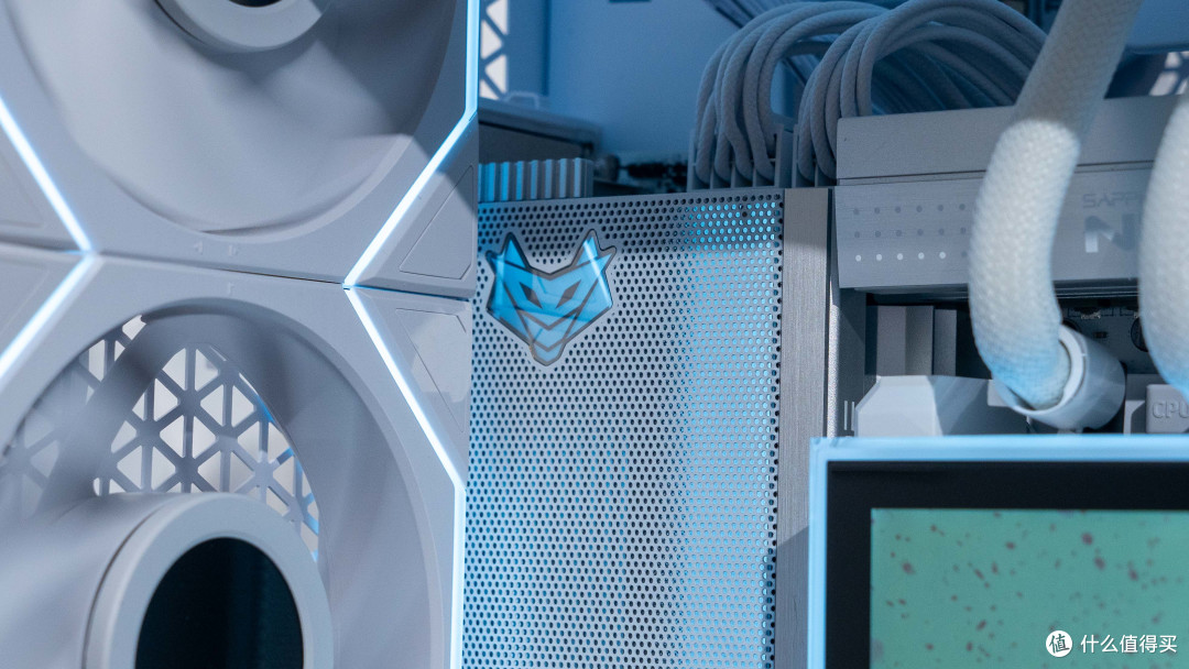 X870E纯白旗舰:蓝宝石氮动极光X870EA Phantomlink PE 主板评测