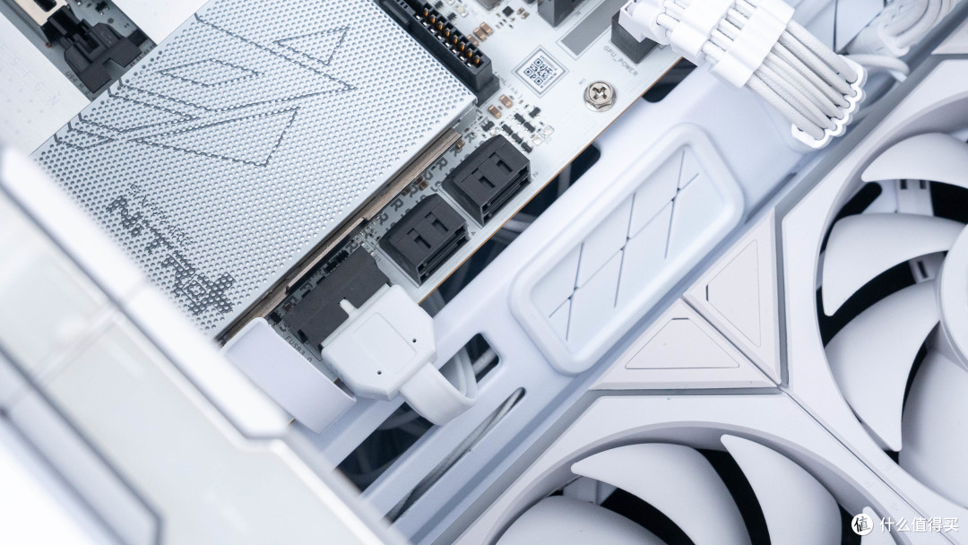 X870E纯白旗舰:蓝宝石氮动极光X870EA Phantomlink PE 主板评测