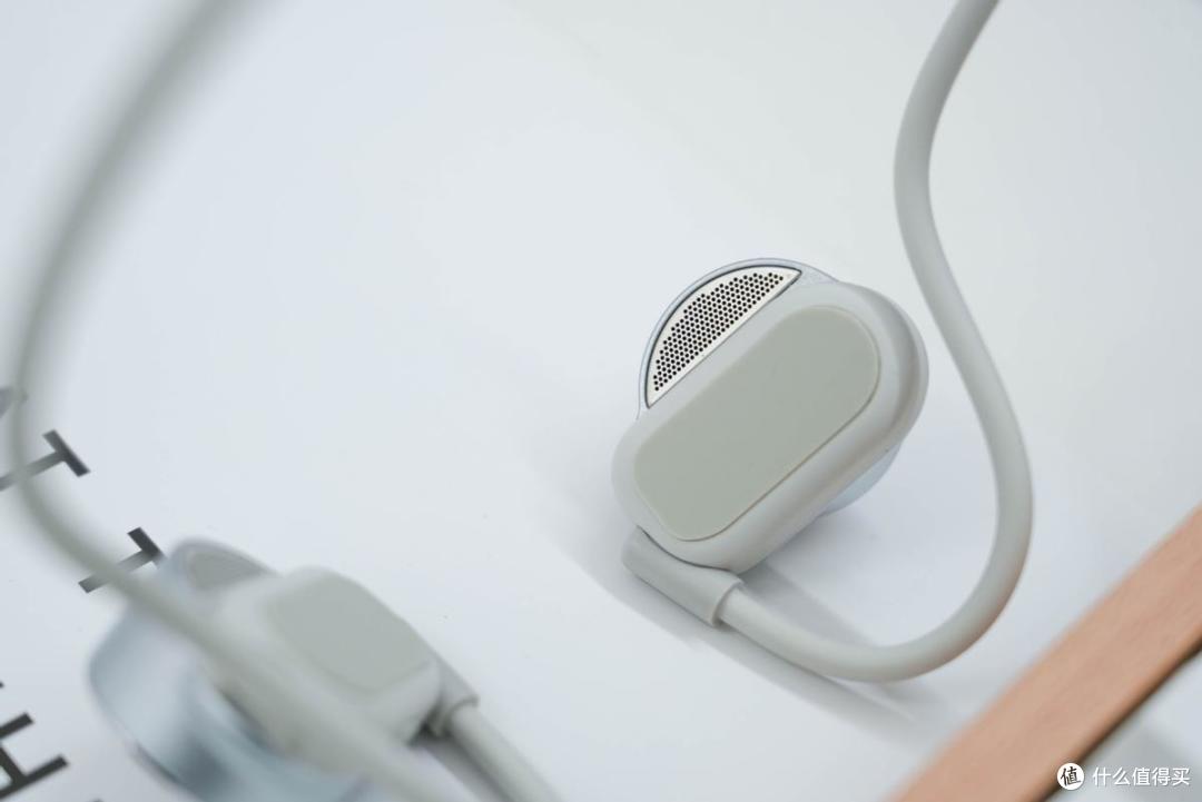 形态破圈，声音越级，弱水时砂 SpeakFeel 耳挂式智能音响来了