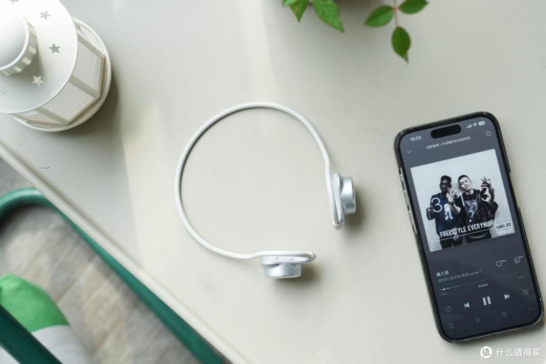 形态破圈，声音越级，弱水时砂 SpeakFeel 耳挂式智能音响来了