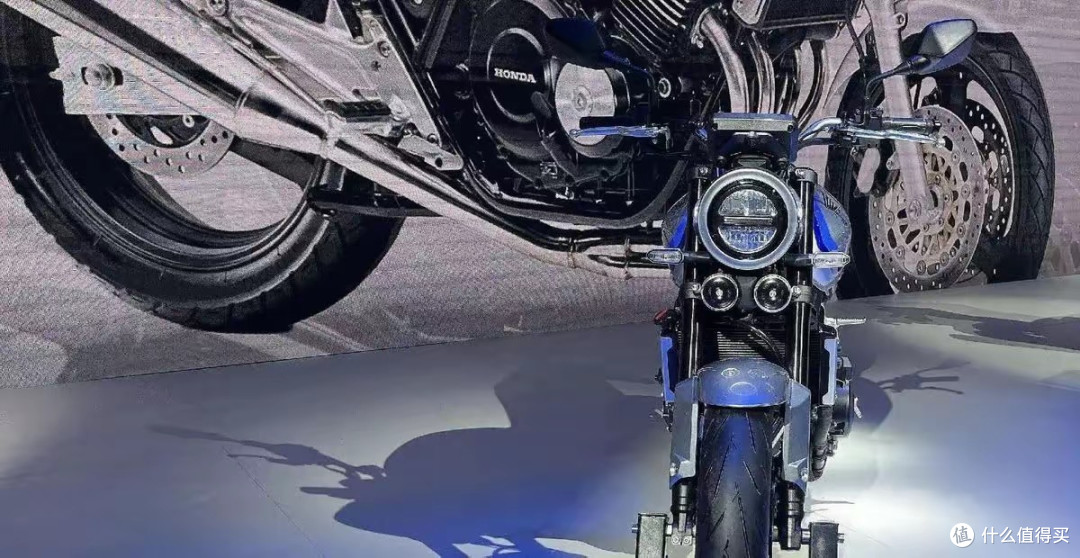 本田这次真把天捅破了 CB500SF盲订破2000台 3.99万起+5万内落地