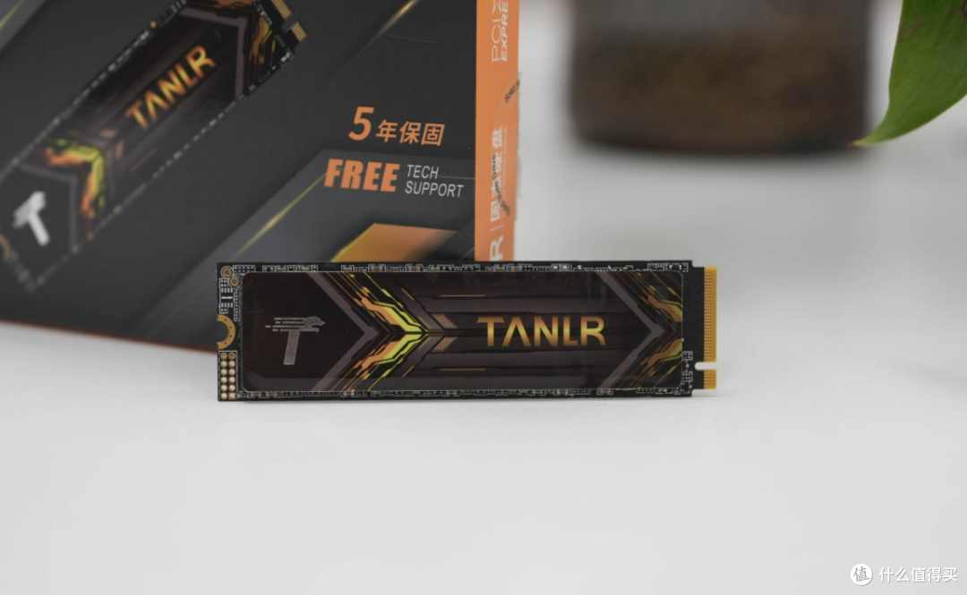 深圳智造硬核展现 探路人TN720 SSD以高速可靠铸就存储实力