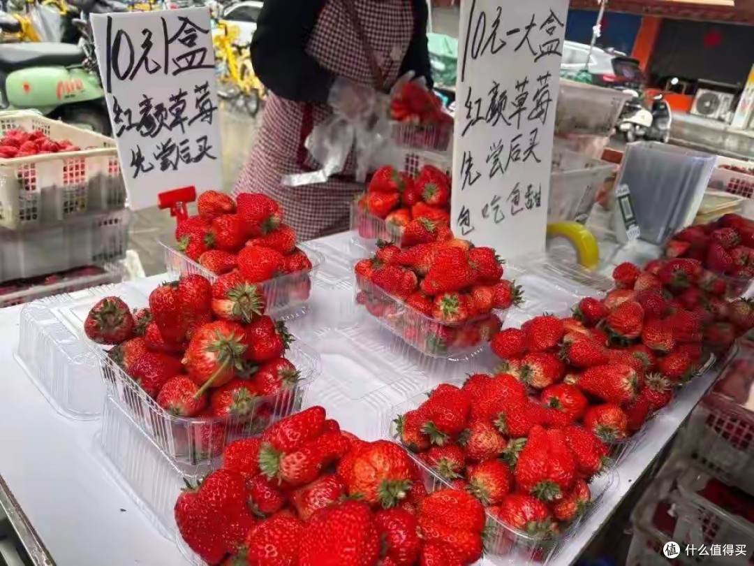 武汉草莓跌出“白菜价”1元1斤,阴雨天导致果农受损,含泪甩卖