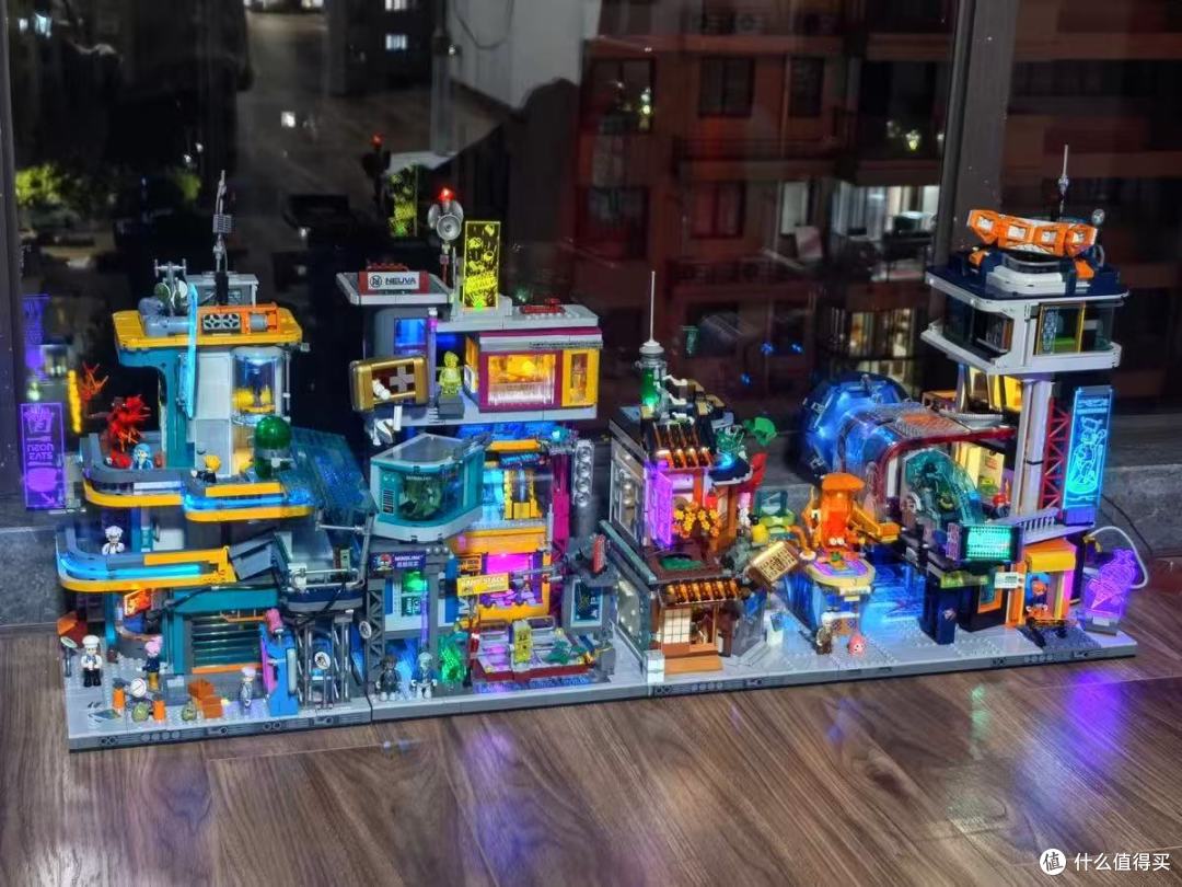 🌃 开灯即穿越!Lumibricks 悬浮列车站,把赛博夜之城搬回家