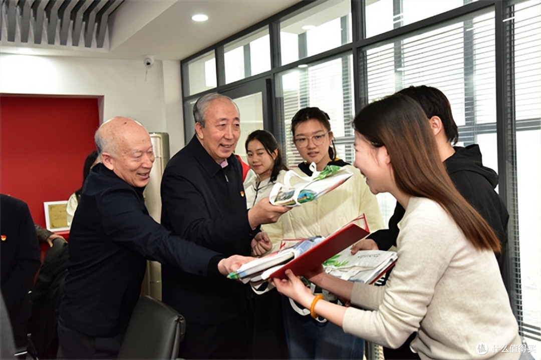 辽宁科技大学开展“榜样的力量”系列学雷锋主题活动
