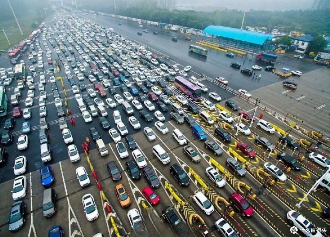 春节堵怕了?人大代表建议:高速节假日免费改为每年3000公里!