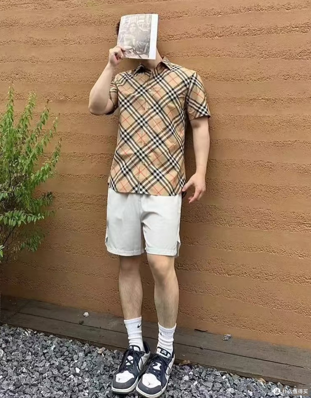 中年男人少穿巴宝莉衬衫+西裤,看完素人打扮就懂了,油腻显土气