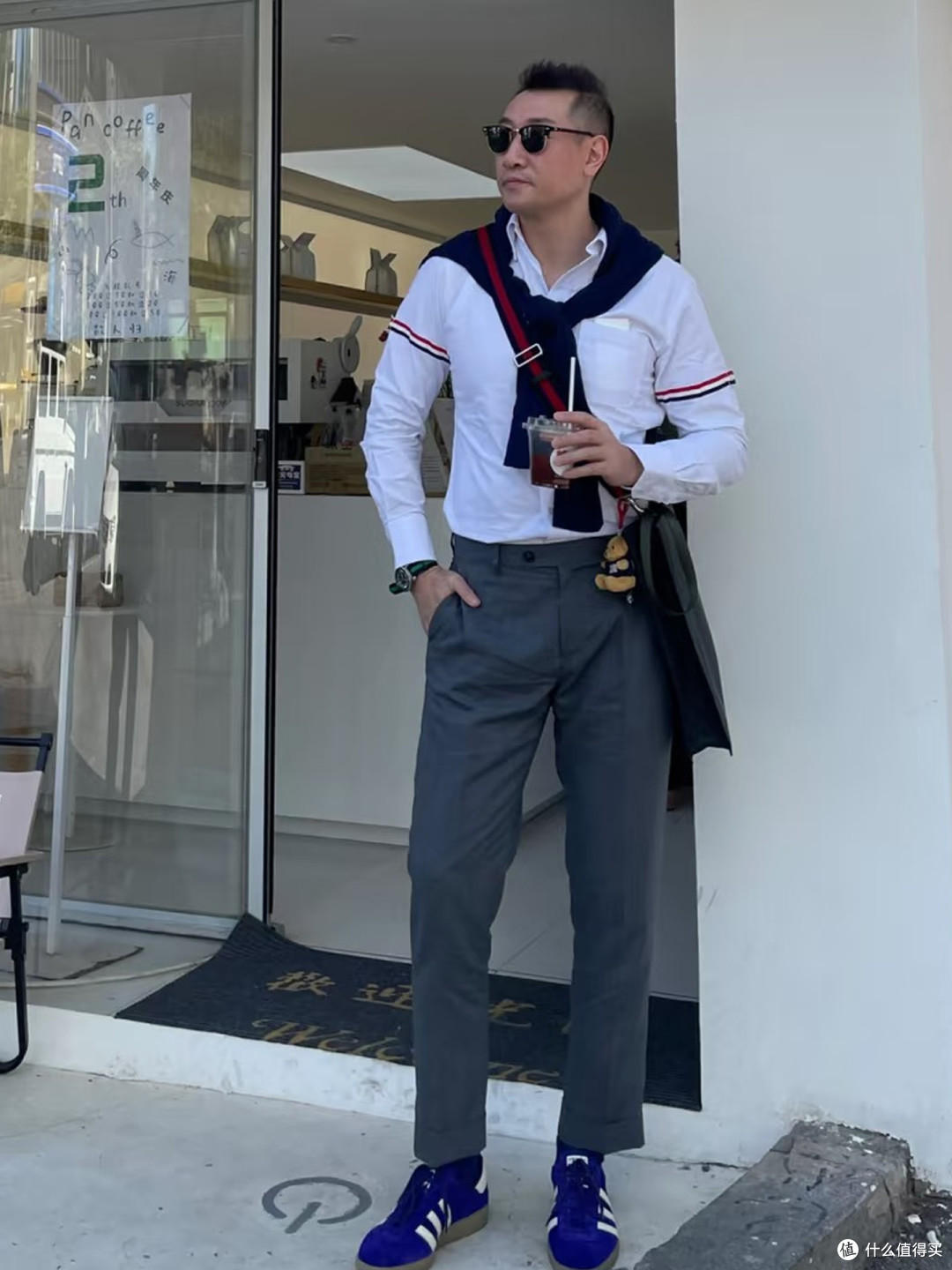 中年男人少穿巴宝莉衬衫+西裤,看完素人打扮就懂了,油腻显土气