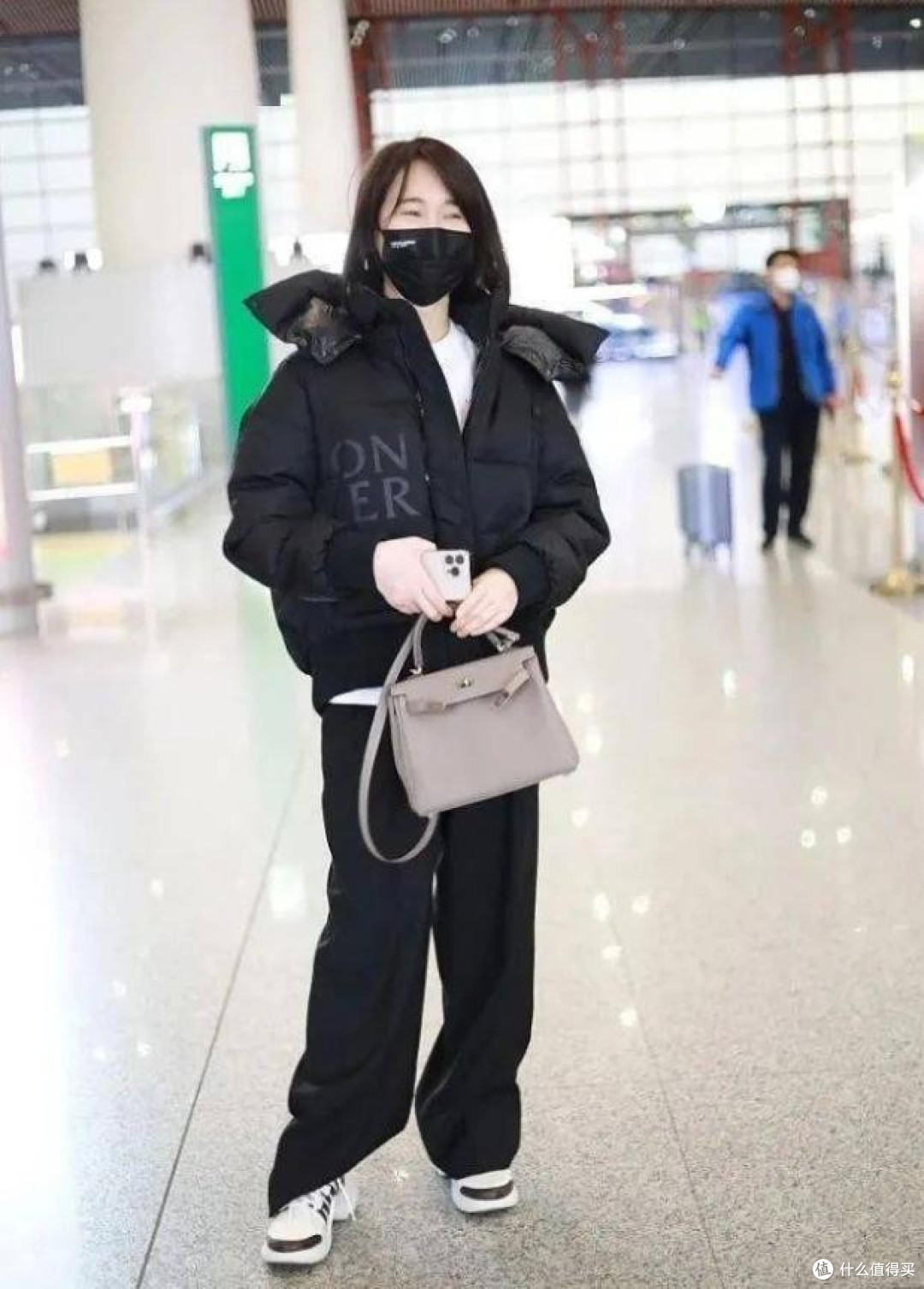 左小青带火的秋冬简约新穿法:羽绒服+阔腿裤,高级洋气又清爽!
