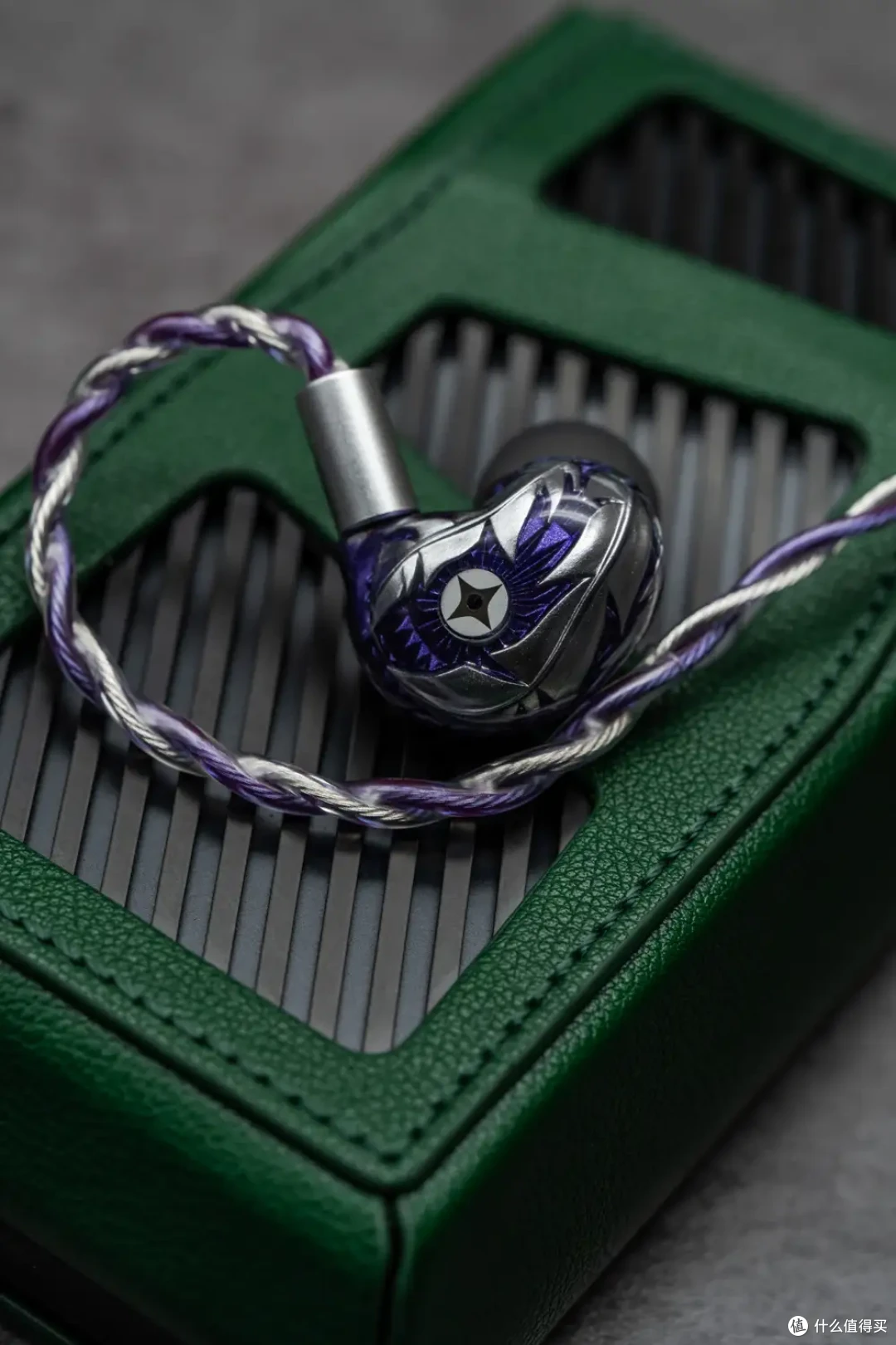 真的只能听二次元?聊ARTPICAL和戈聲联名限定耳机「彼岸银翼」