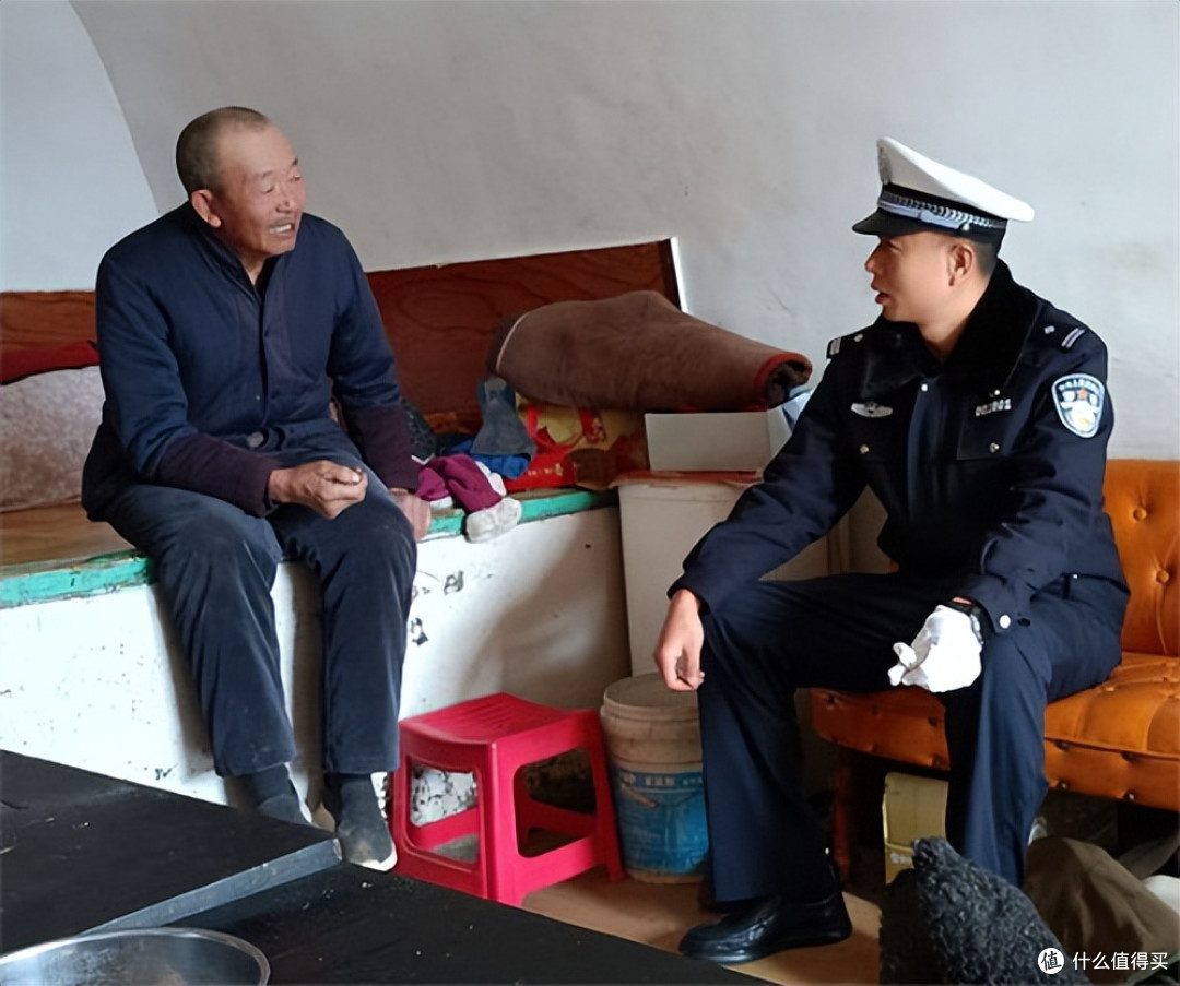 山西：雷锋精神 “警”记于心