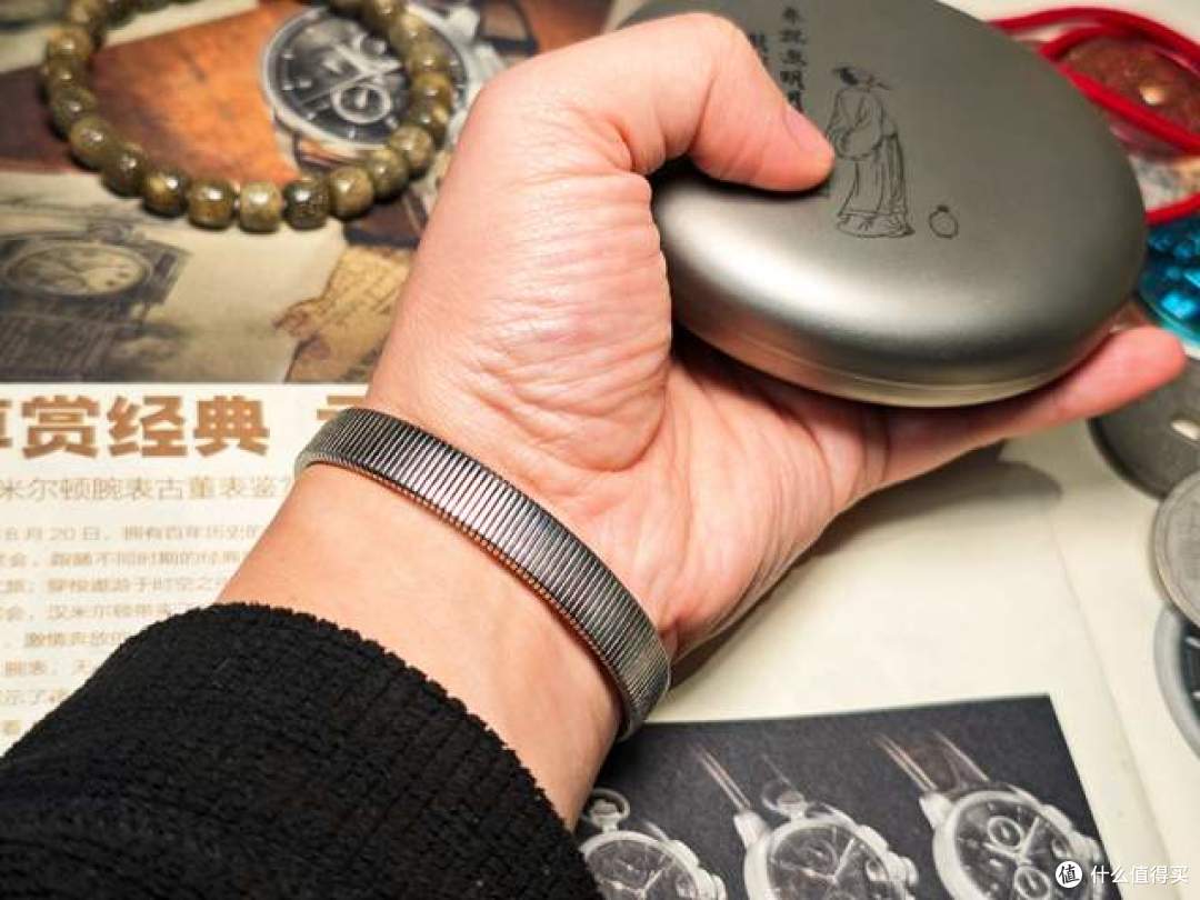 Fegve费戈钛合金弹簧镯:轻奢质感,解锁腕间松弛美学
