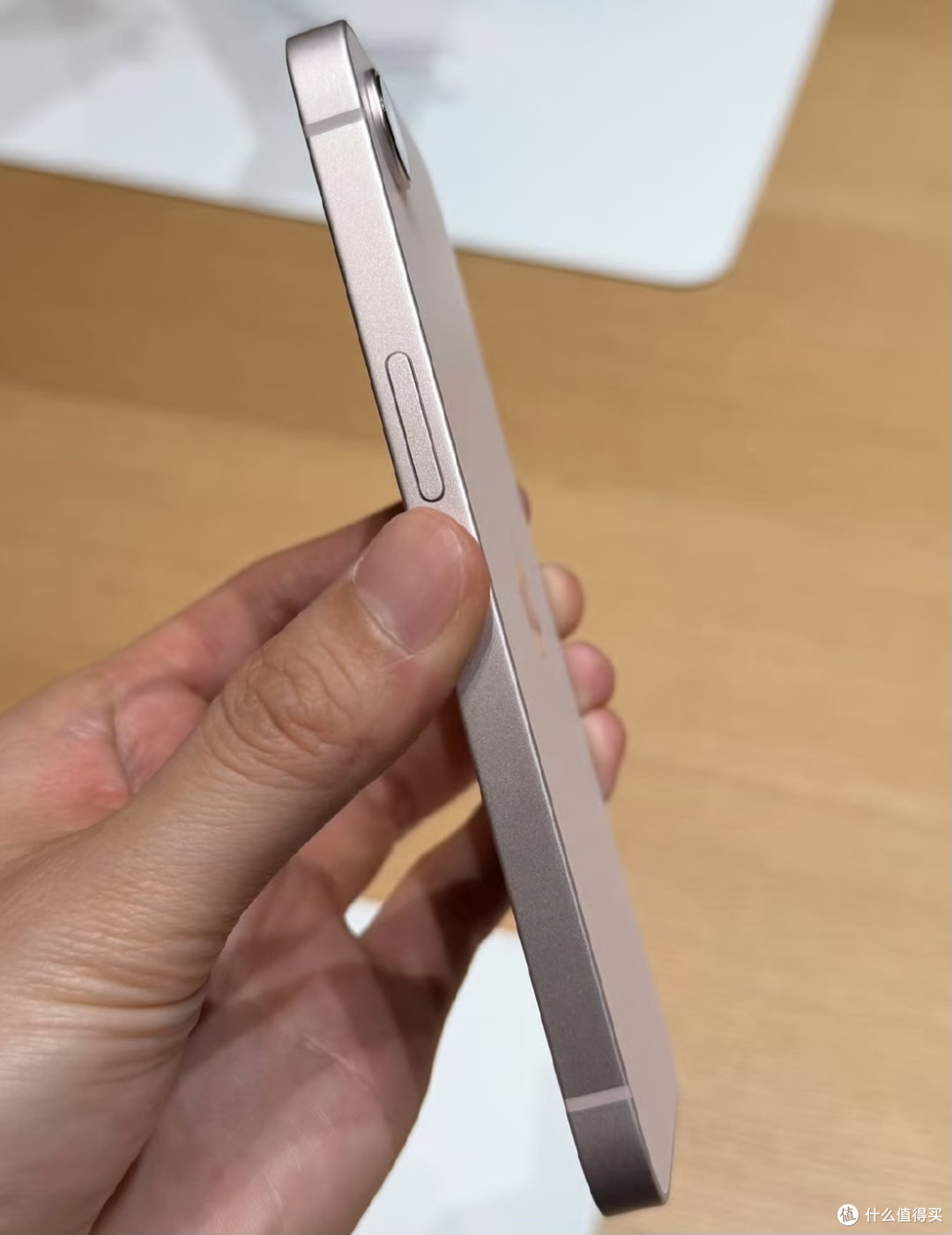 iPhone 17e评测:最便宜的A19机型,但这两个缺点可能会劝退你