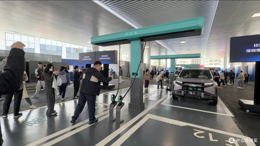 9 分钟充饱，年内自建 2 万站，比亚迪如何颠覆电动车？