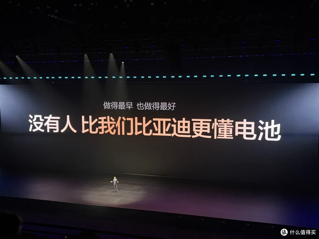 9 分钟充饱，年内自建 2 万站，比亚迪如何颠覆电动车？