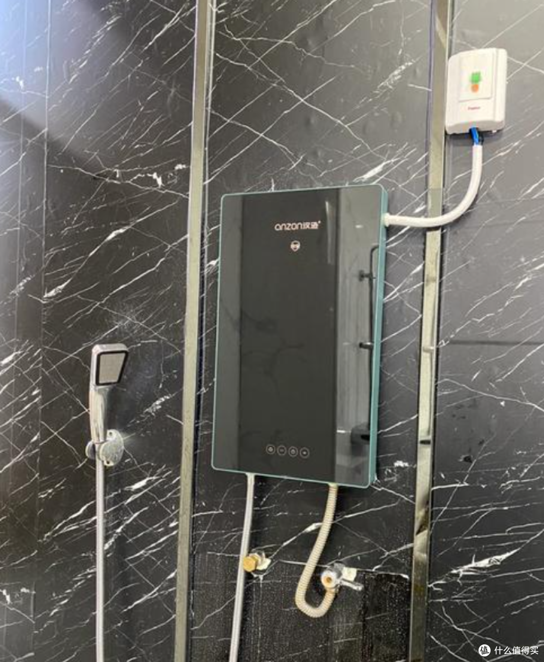 热水器选错了一年多烧几百块!4种热水器实测对比,90%家都选反了