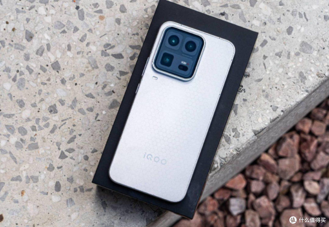 新机榜第一名:451万跑分+2K三星屏+7400mAh,16GB+512GB更亲民了