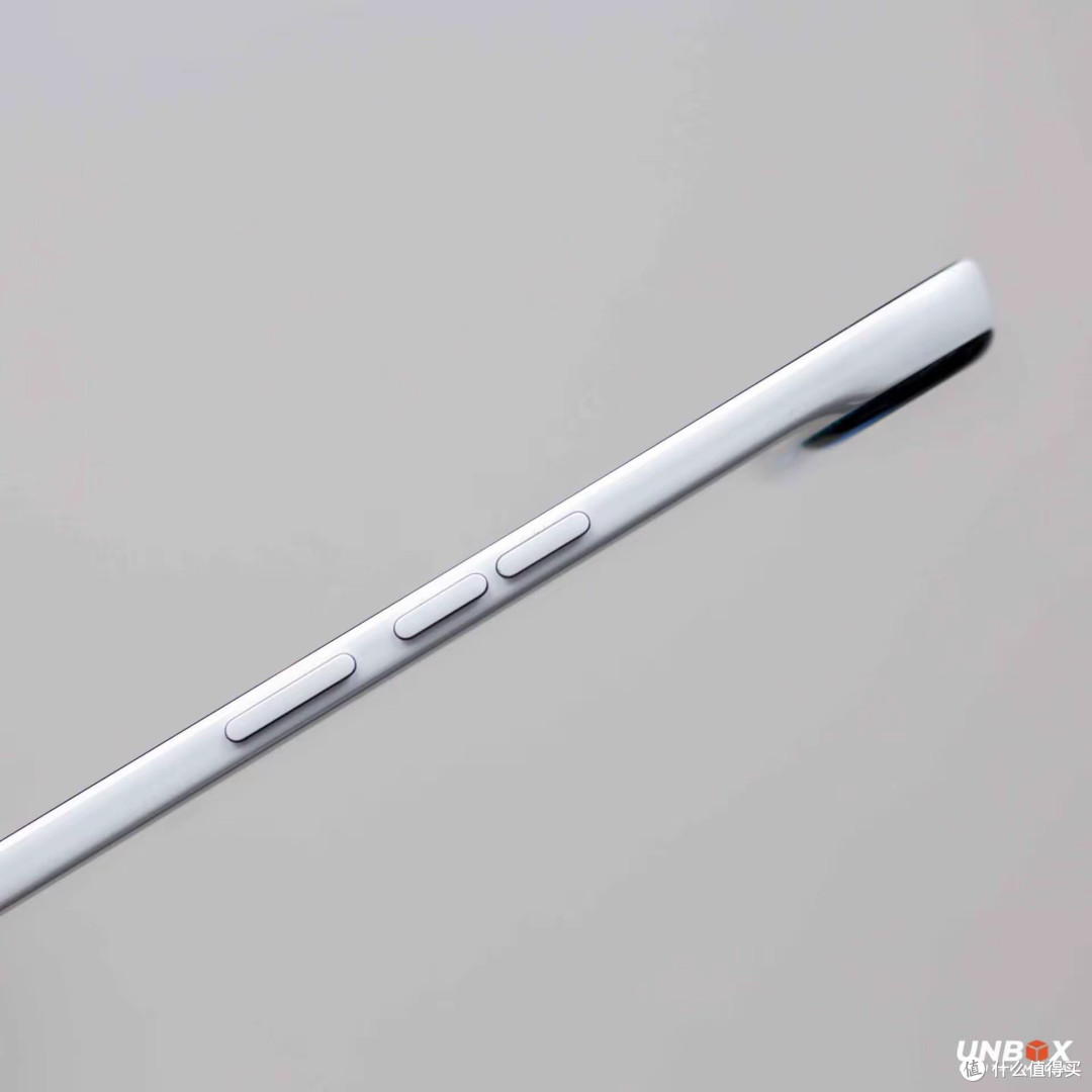 0.7mm极窄边， 传音Slim 2、金属一体化新机发布|一加15T规格公布
