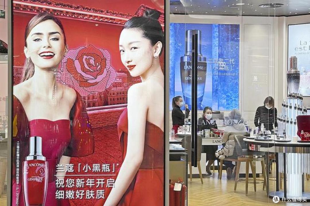 兰蔻推出三八节女神专属护肤礼盒，包含小黑瓶与眼霜！
