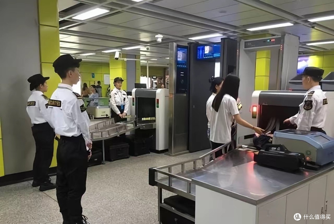 地铁安检到底在防谁?国外多年没有照样过,国内为何层层设防?