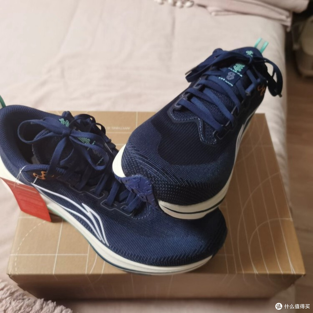 藏蓝跑鞋,低调中的高级感?