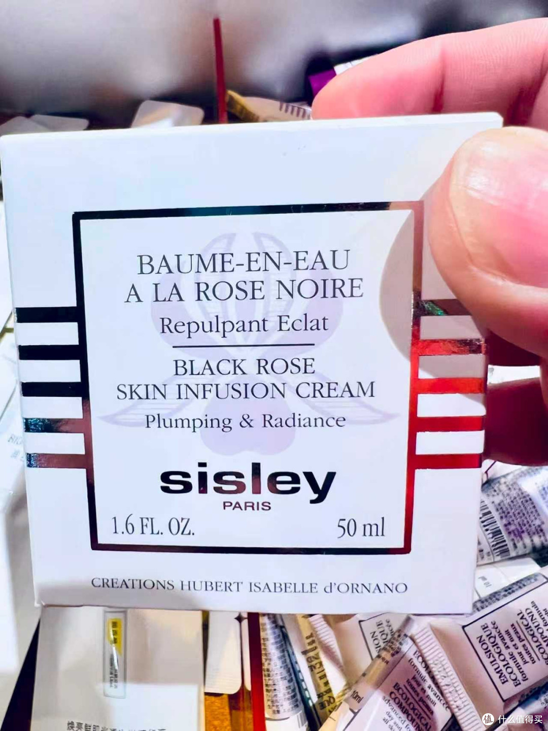 三八节奢护礼:以黑玫瑰温柔,致敬每一份女性光芒