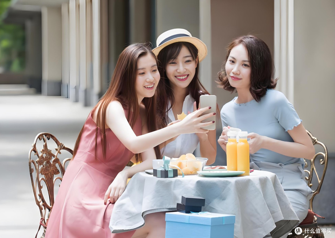 这届女生,开始让外卖贴脸宠自己