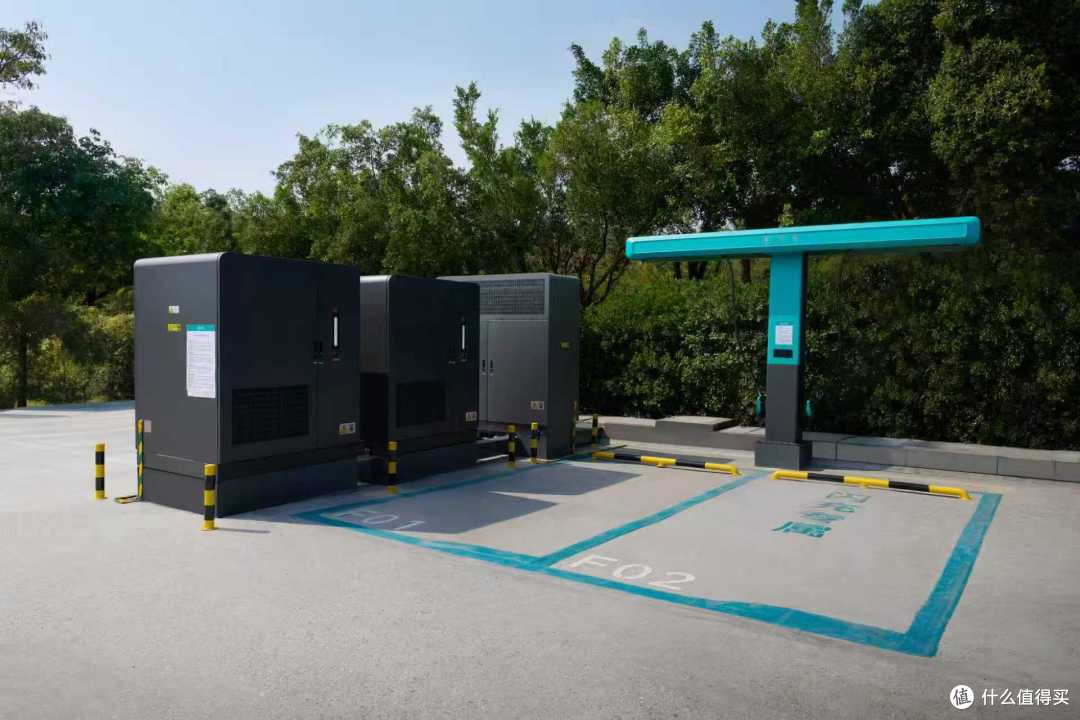 硬核闪充技术树立行业新标杆,比亚迪重构新能源补能生态!