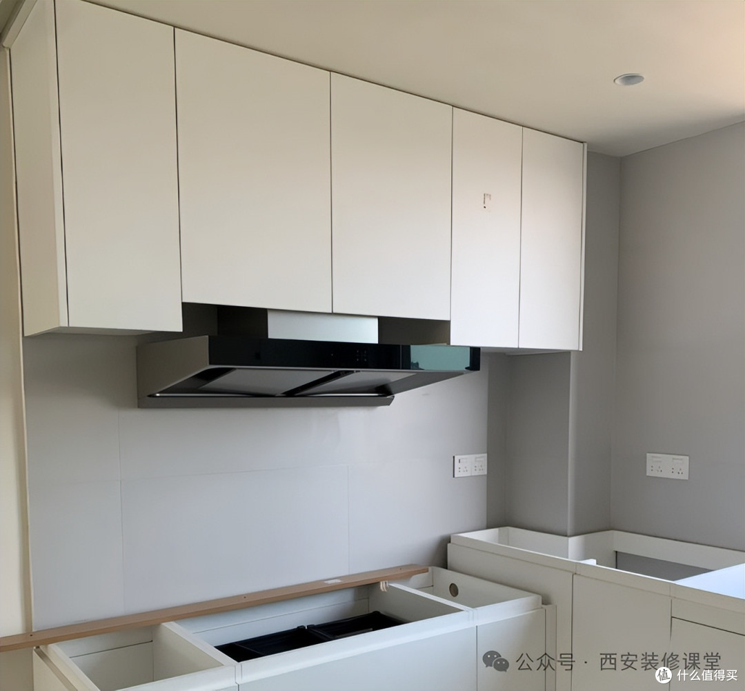 全屋定制别当甩手掌柜!装完电器全翻车,返工代价太大!