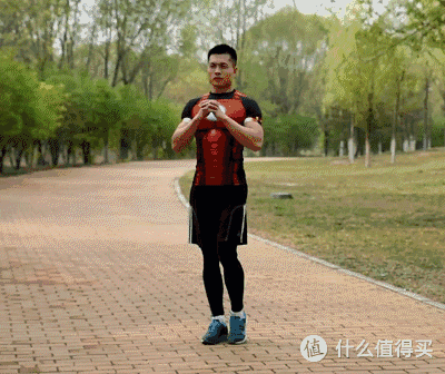 膝盖发出"抗议"前，停下！4个热身动作，让跳绳燃脂效果翻倍