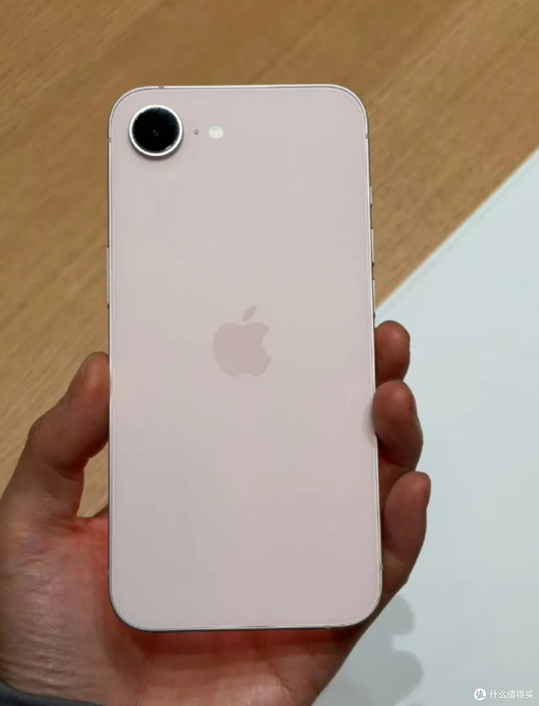 iPhone 17e优缺点盘点,单手操作爽到飞起,但这2缺点直接劝退