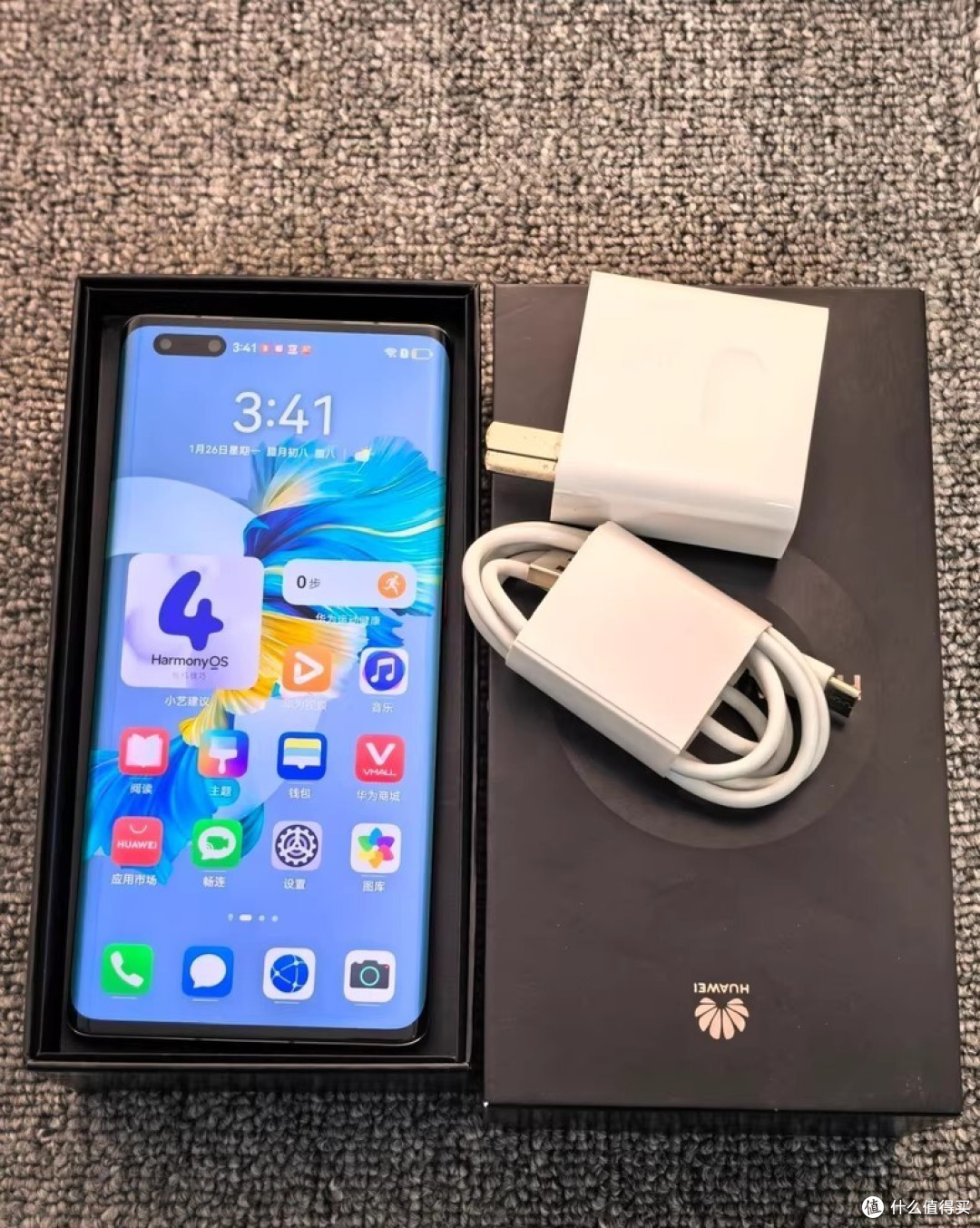 闲鱼流出大量华为Mate40Pro，700元成色很新，麒麟9000+鸿蒙OS